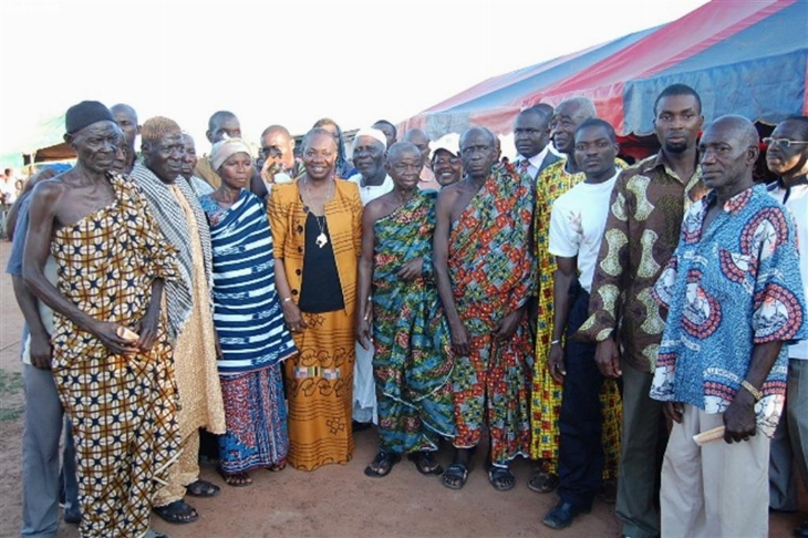 En tournée dans l’Indénié / Mme Henriette Dagri Diabaté à Amélékia: “Soyez des artisans du changement avec ADO!”